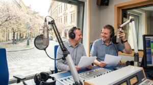 Od dubna se k moderování Radiožurnálu přidá Libor Bouček vedle Jana Pokorného